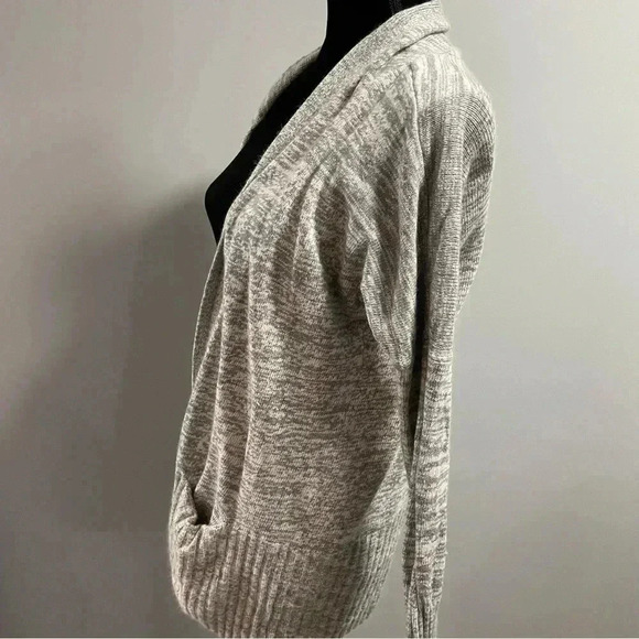 Aritzia -  Talula Cardigan - Picture 2 of 6